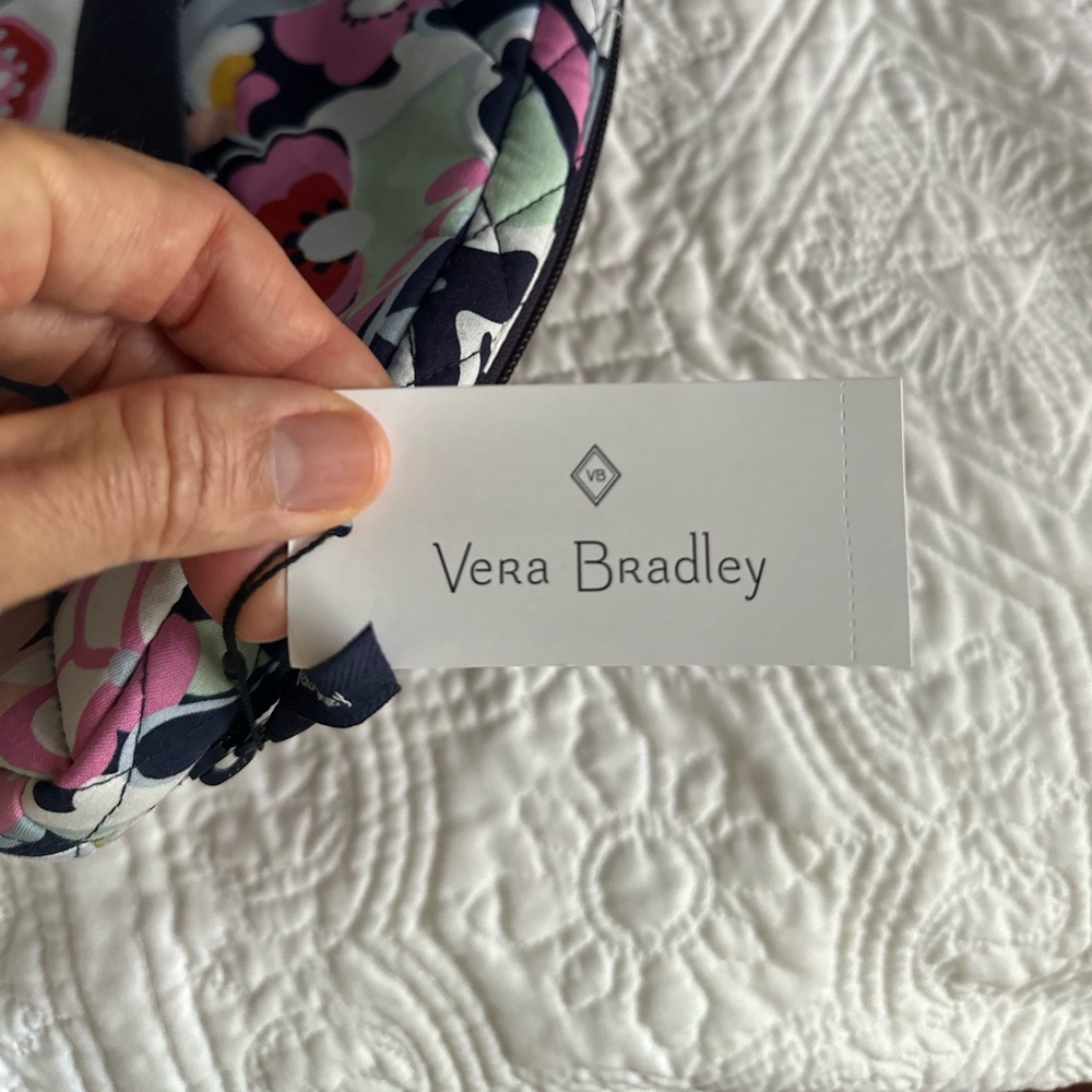 New with Tag Vera Bradley Essential Compact Sling - Picture 2 of 5
